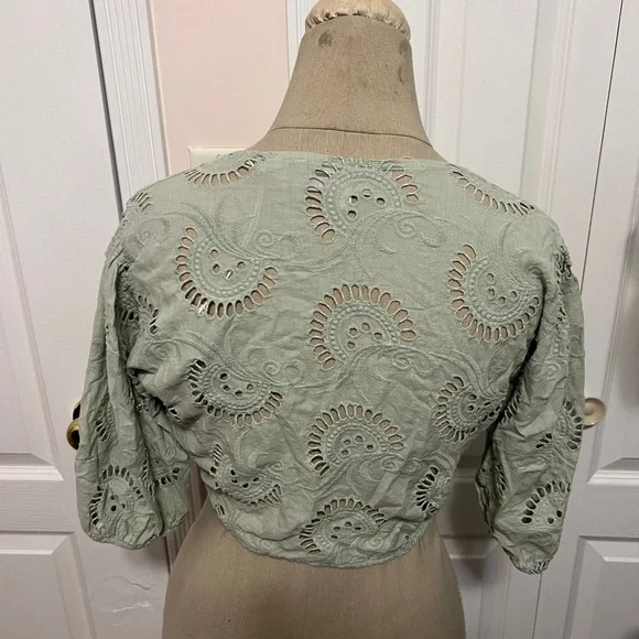 GUESS top - Picture 2 of 5